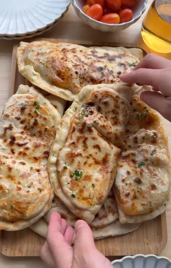 flatbread with butter chicken
