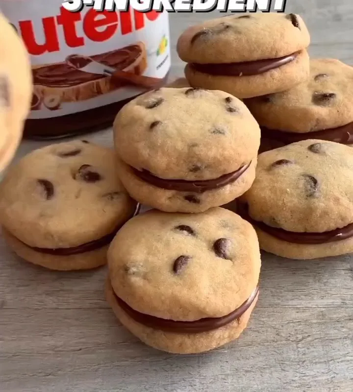 nutella stuffed chocolate chip cookies