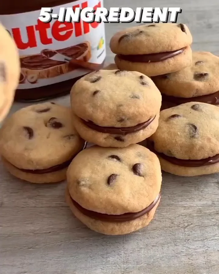 nutella stuffed chocolate chip cookies