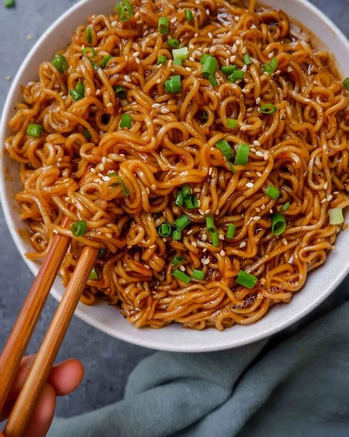 easy saucy ramen noodles vegan