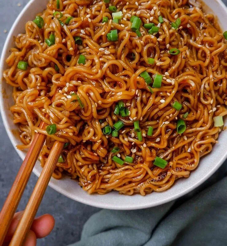 easy saucy ramen noodles vegan