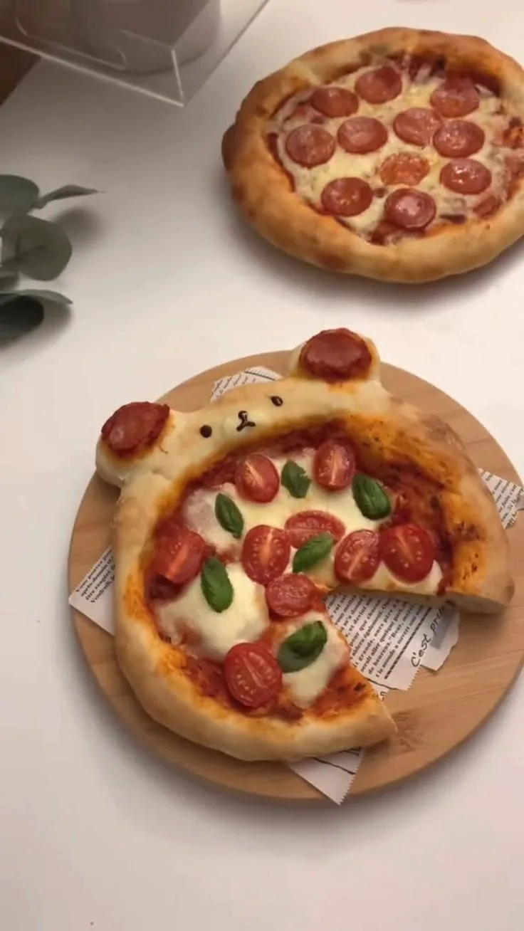 Adorable Bear-Shaped Pizza 🍕🐻💖