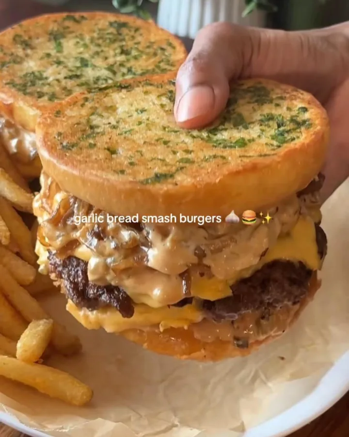 garlic bread smash burgers