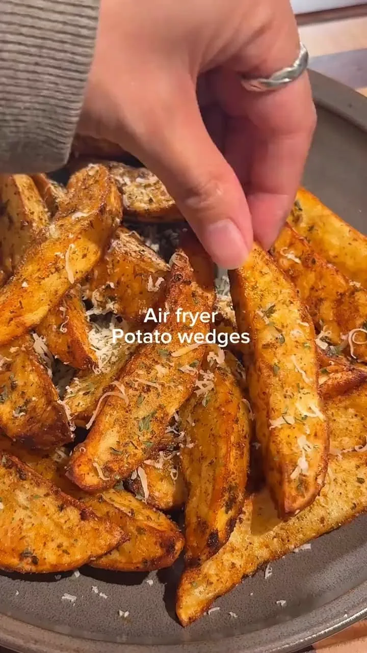 Air Fryer Potato Wedges